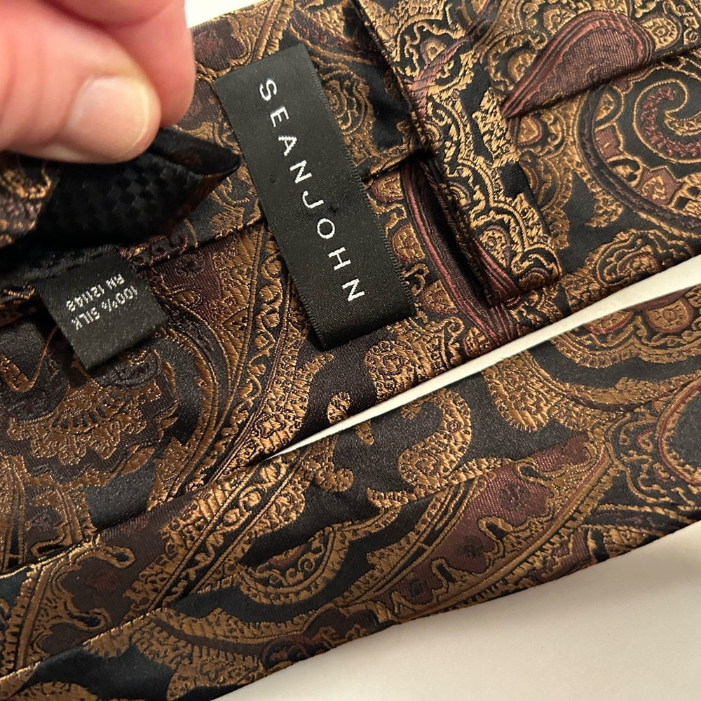 SEAN JOHN 100% Silk Brown & Black Paisley Tie - Picture 9 of 9